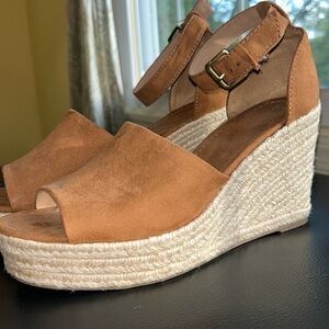 Universal thread espadrille wedges size 8.5 (target)